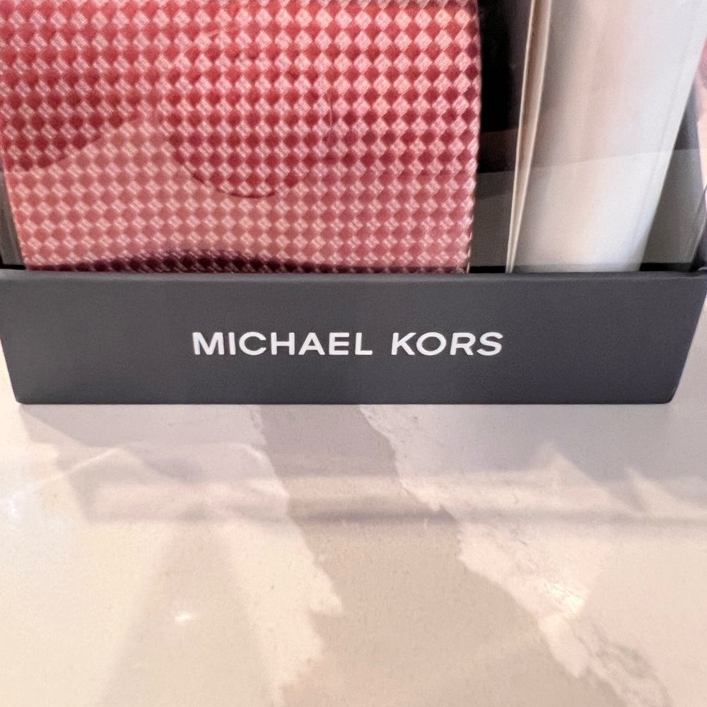 Michael Kors Pink and White pocket square Set